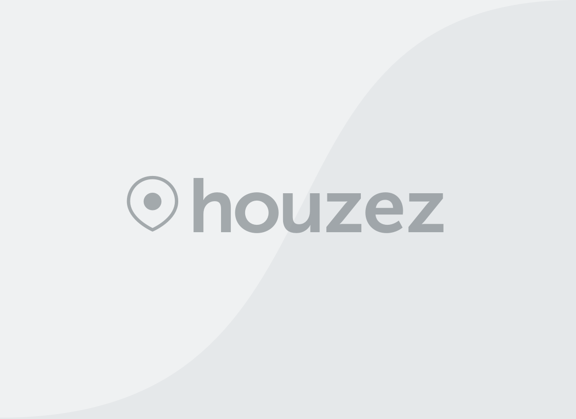 Се продава стан на ул. Сатеска 64м²